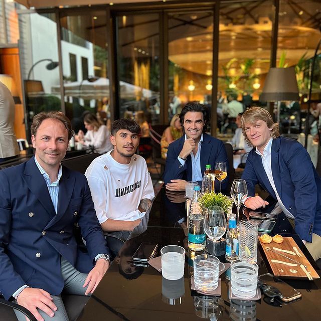 Florinel Coman a semnat: