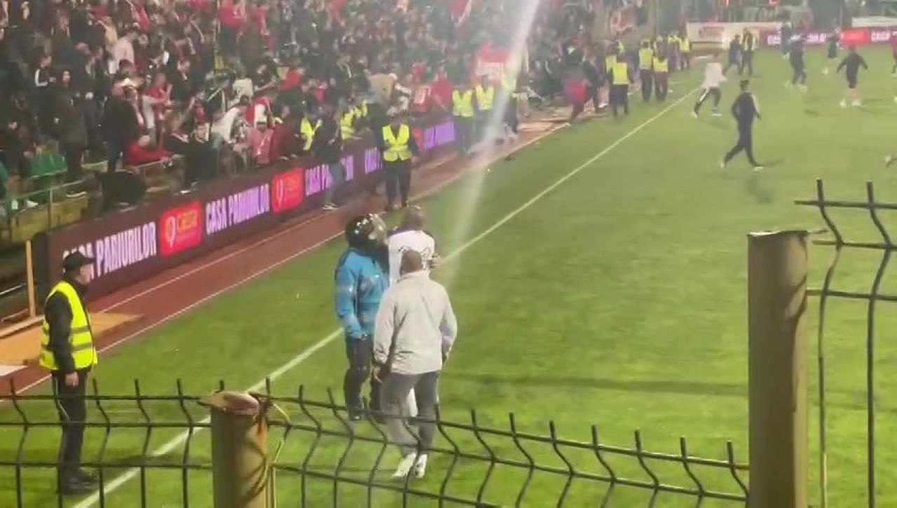Scandal la Mioveni! Arnold Garita, aproape de bătaie cu fanii lui Dinamo_1
