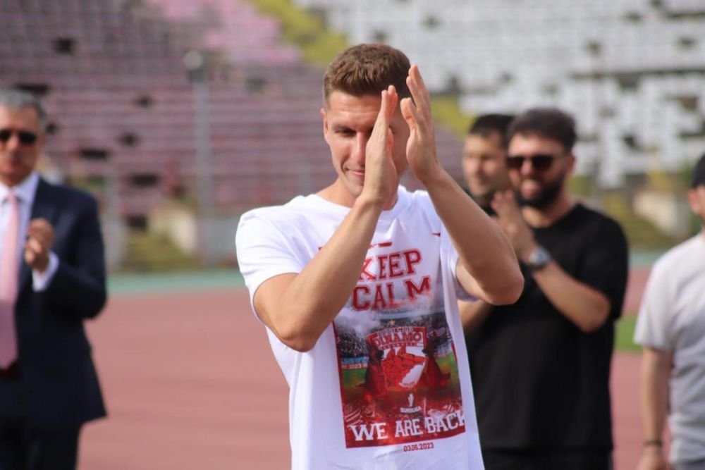 Sărbătoare în Ștefan cel Mare! Ovidiu Burcă și jucătorii, petrecere „acasă” cu mii de fani după ce Dinamo a promovat  _2
