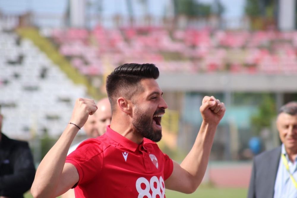 Sărbătoare în Ștefan cel Mare! Ovidiu Burcă și jucătorii, petrecere „acasă” cu mii de fani după ce Dinamo a promovat  _6