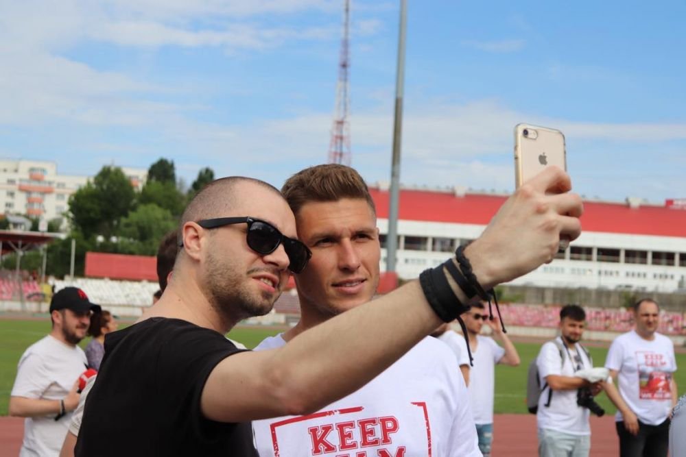 Sărbătoare în Ștefan cel Mare! Ovidiu Burcă și jucătorii, petrecere „acasă” cu mii de fani după ce Dinamo a promovat  _32