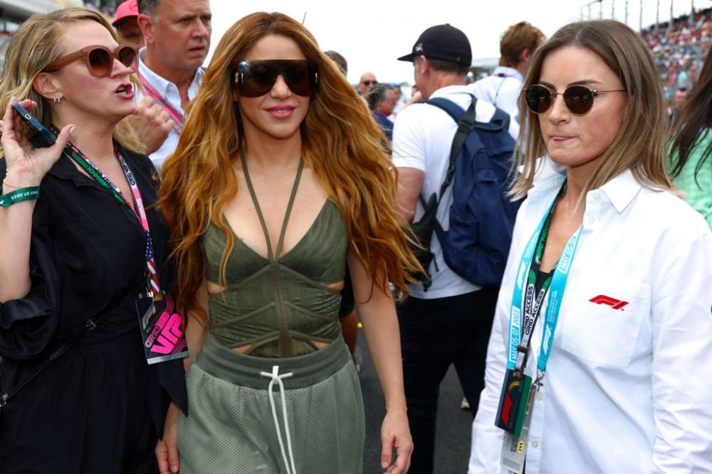 Nu a stat mult departe! Shakira, surprinsă în Barcelona într-o fustă mini și cu sutienul la vedere: „E plăcut să mă întorc!”_7