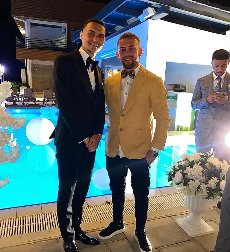 Adrian Șut s-a căsătorit și nu a uitat de FCSB nici &icirc;n ziua nunții! Soția &icirc;nchizătorului a fost de o frumusețe rară