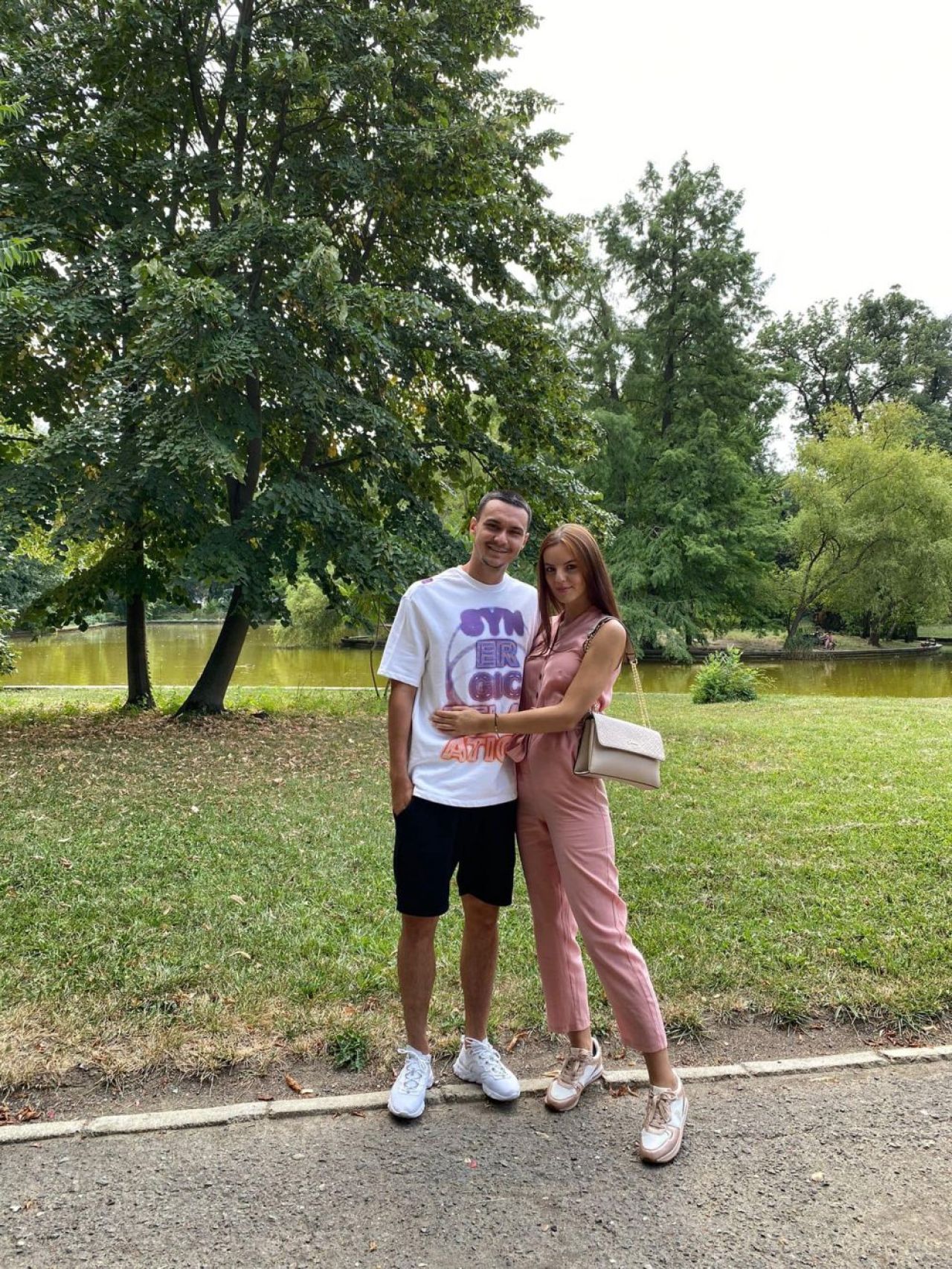 Adrian Șut s-a căsătorit și nu a uitat de FCSB nici în ziua nunții! Soția închizătorului a fost de o frumusețe rară_7