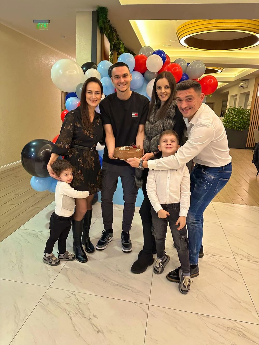 Adrian Șut s-a căsătorit și nu a uitat de FCSB nici în ziua nunții! Soția închizătorului a fost de o frumusețe rară_14