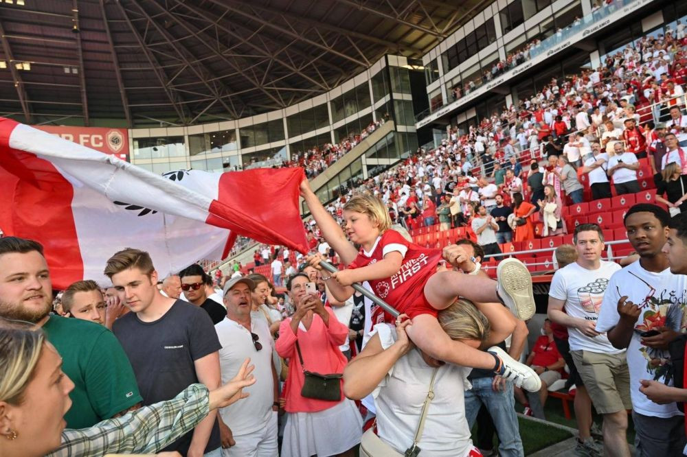 Final nebun în campionatul Belgiei, unde trei echipe se băteau la titlu înainte de ultima etapă_4