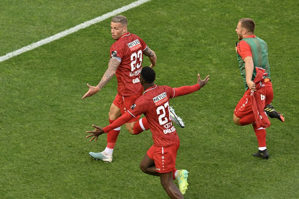 Final nebun în campionatul Belgiei, unde trei echipe se băteau la titlu înainte de ultima etapă_5