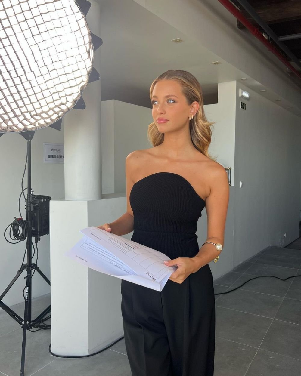 A fost acuzată că l-a înșelat de trei ori într-un an pe fotbalist, acum a rupt tăcerea! Ce a spus după ce a fost filmată cu un pilot din Formula 1 _9