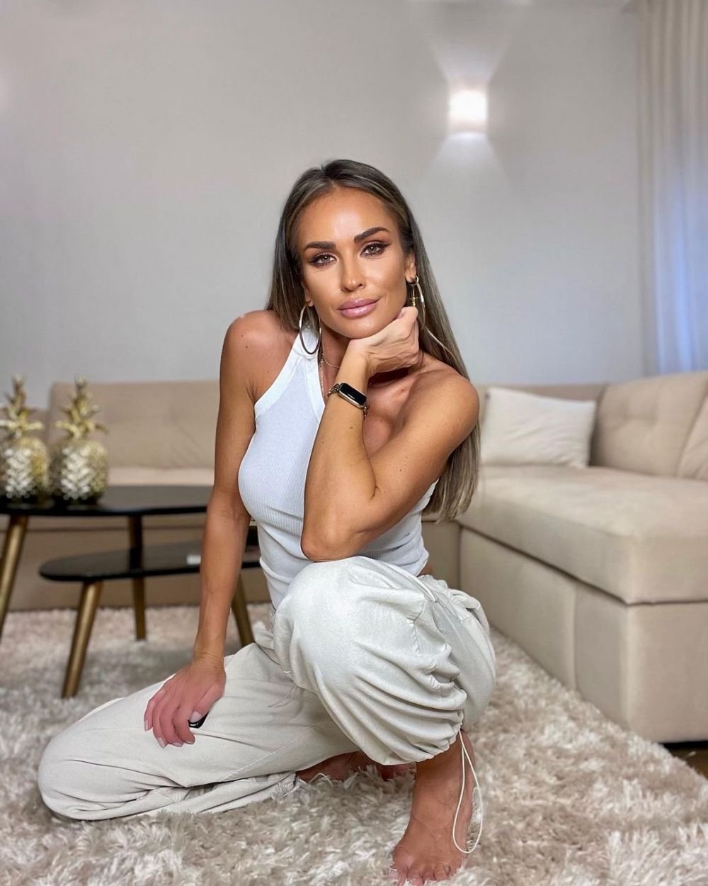 Diana Munteanu, fosta soție a lui Claudiu Niculescu, și-a arătat formele sexy și a fost aspru criticată: „Ce vulgară ești! Băiatul tău ce zice?”_20