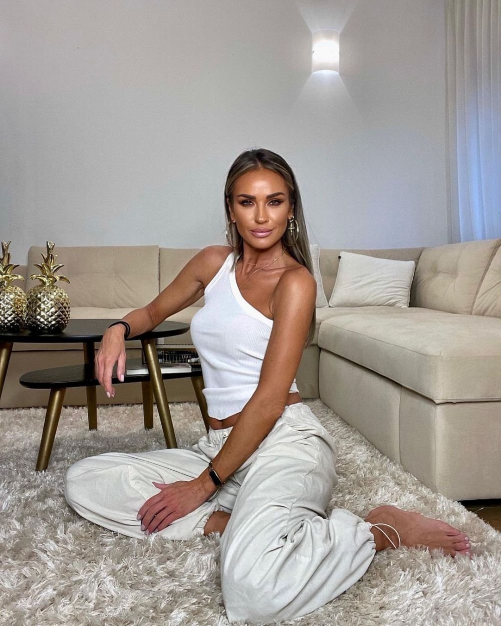 Diana Munteanu, fosta soție a lui Claudiu Niculescu, și-a arătat formele sexy și a fost aspru criticată: „Ce vulgară ești! Băiatul tău ce zice?”_21