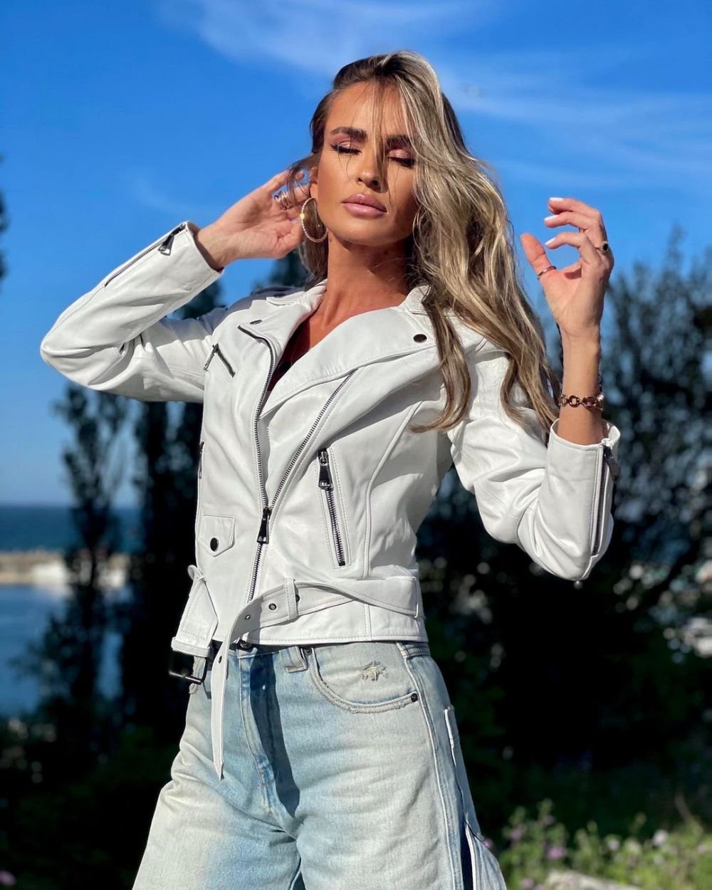 Diana Munteanu, fosta soție a lui Claudiu Niculescu, și-a arătat formele sexy și a fost aspru criticată: „Ce vulgară ești! Băiatul tău ce zice?”_29