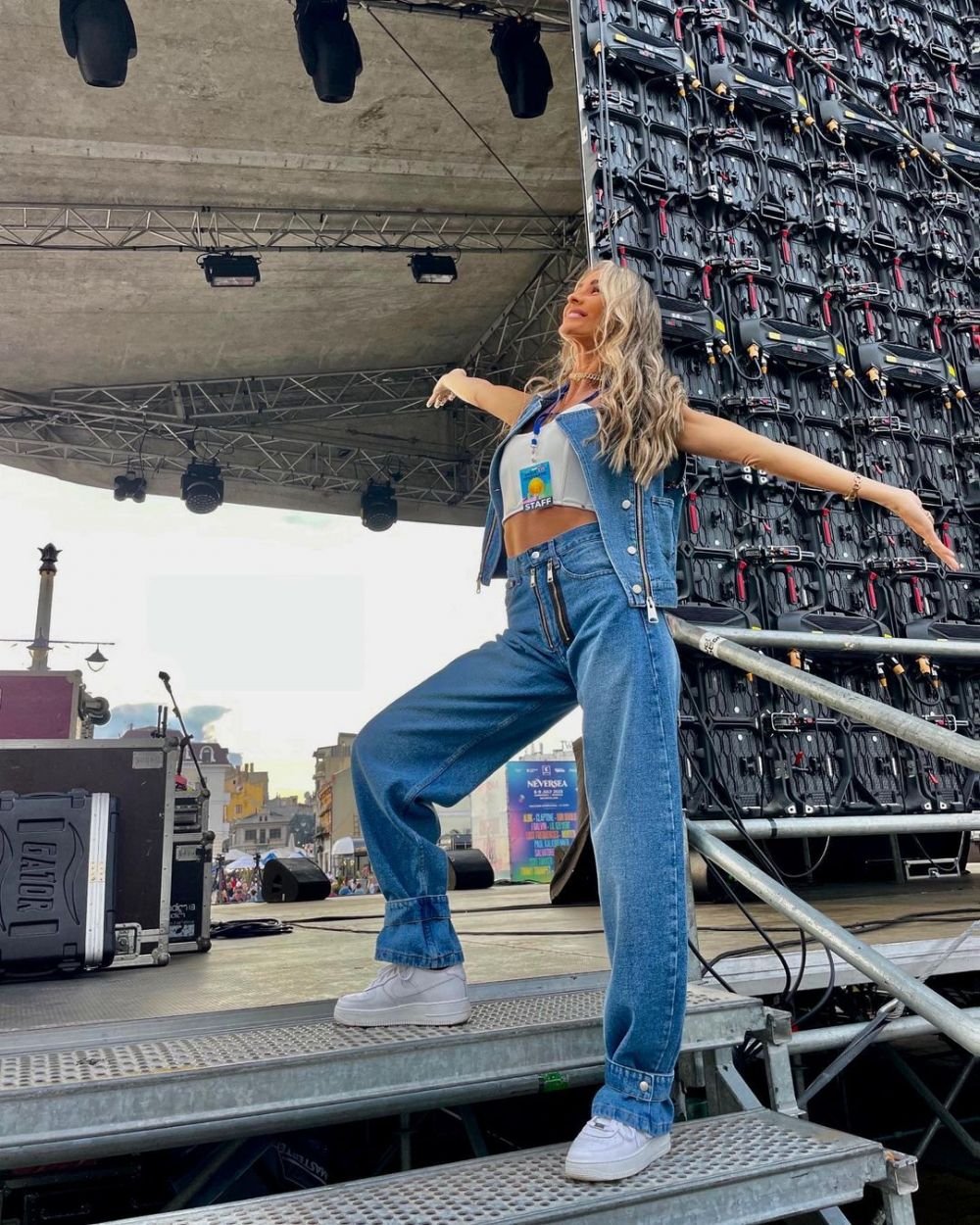 Diana Munteanu, fosta soție a lui Claudiu Niculescu, și-a arătat formele sexy și a fost aspru criticată: „Ce vulgară ești! Băiatul tău ce zice?”_30