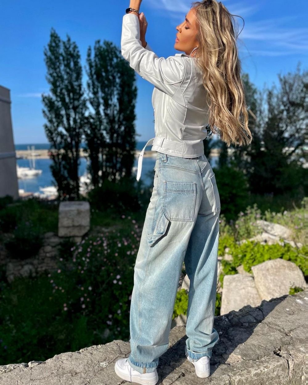 Diana Munteanu, fosta soție a lui Claudiu Niculescu, și-a arătat formele sexy și a fost aspru criticată: „Ce vulgară ești! Băiatul tău ce zice?”_33