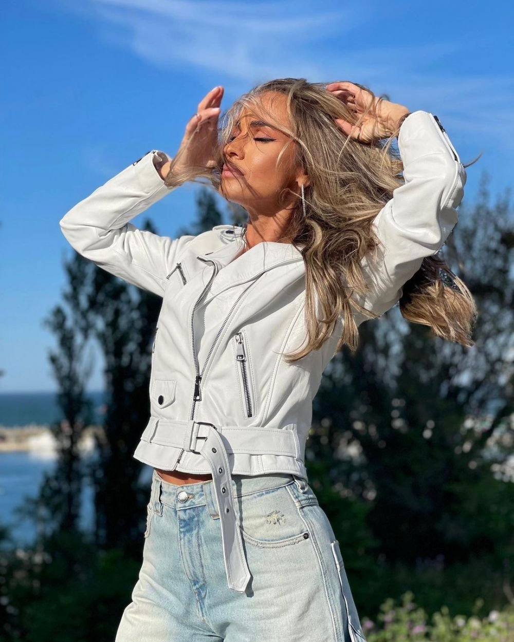 Diana Munteanu, fosta soție a lui Claudiu Niculescu, și-a arătat formele sexy și a fost aspru criticată: „Ce vulgară ești! Băiatul tău ce zice?”_35