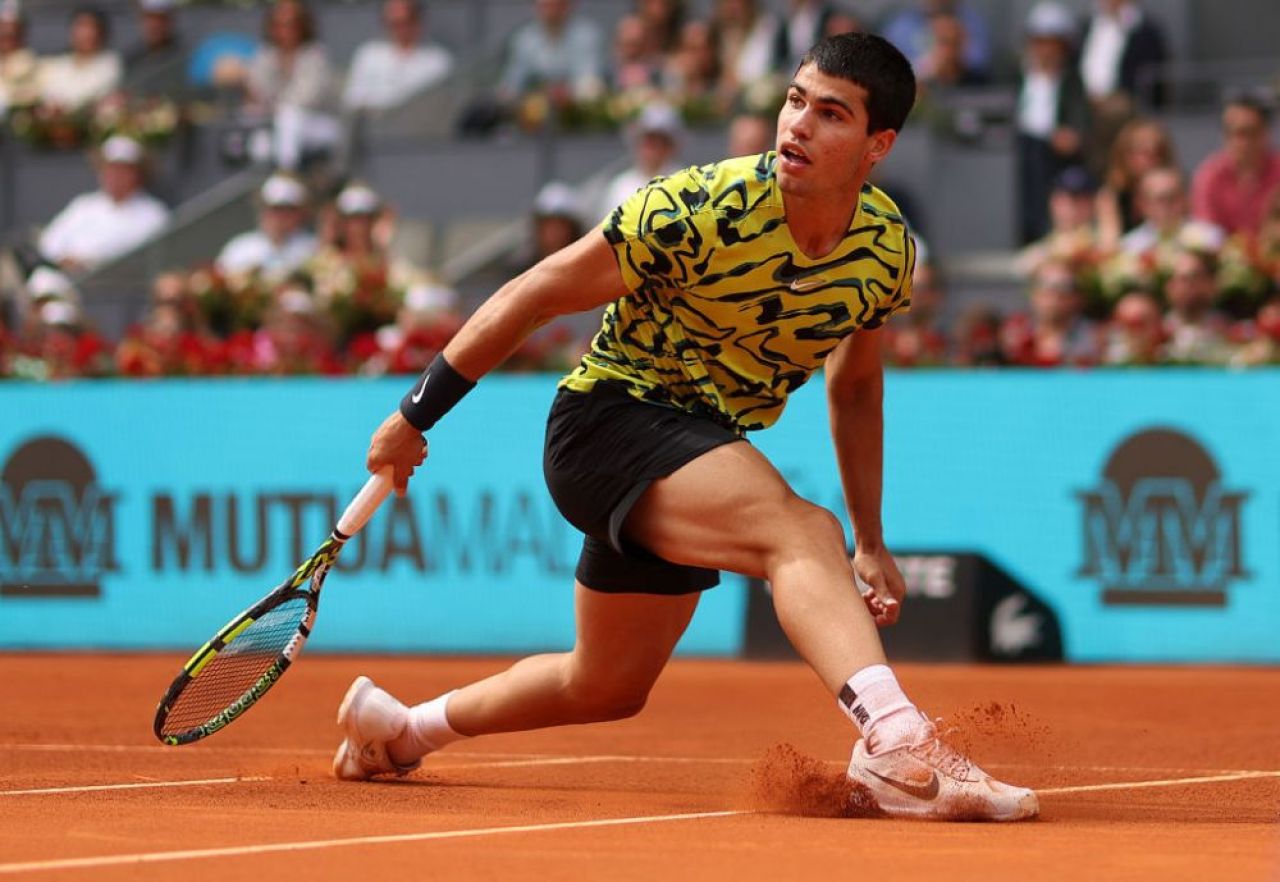 Bestial! Alcaraz n-a avut milă de Tsitsipas și l-a bătut în timp record. „A fost aproape rușinos”_1