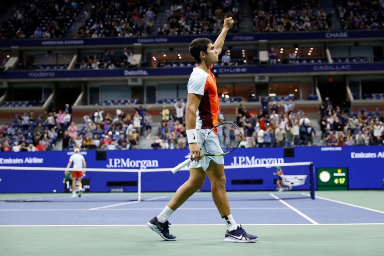 Bestial! Alcaraz n-a avut milă de Tsitsipas și l-a bătut în timp record. „A fost aproape rușinos”_32
