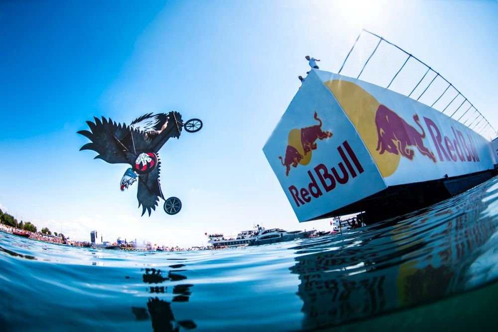 Red Bull Flugtag, competiția mașinăriilor zburătoare și a piloților neînfricați, vine în septembrie la București_3