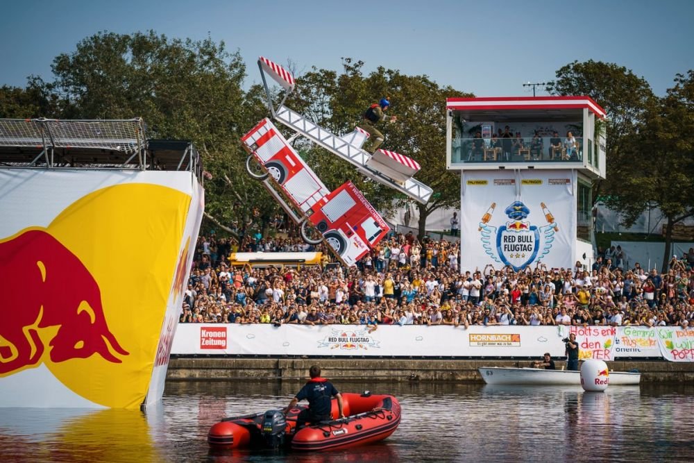 Red Bull Flugtag, competiția mașinăriilor zburătoare și a piloților neînfricați, vine în septembrie la București_6