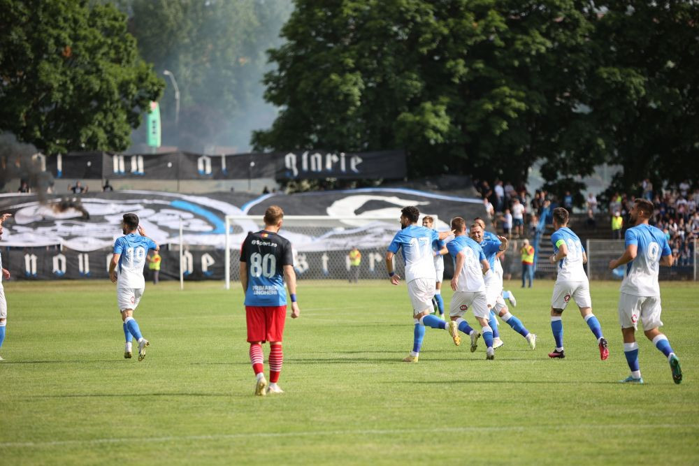 Știm echipele promovate &icirc;n Liga 2: Ceahlăul Piatra Neamț și Corvinul Hunedoara se &icirc;ntorc! Dramă pentru Dorin Goian