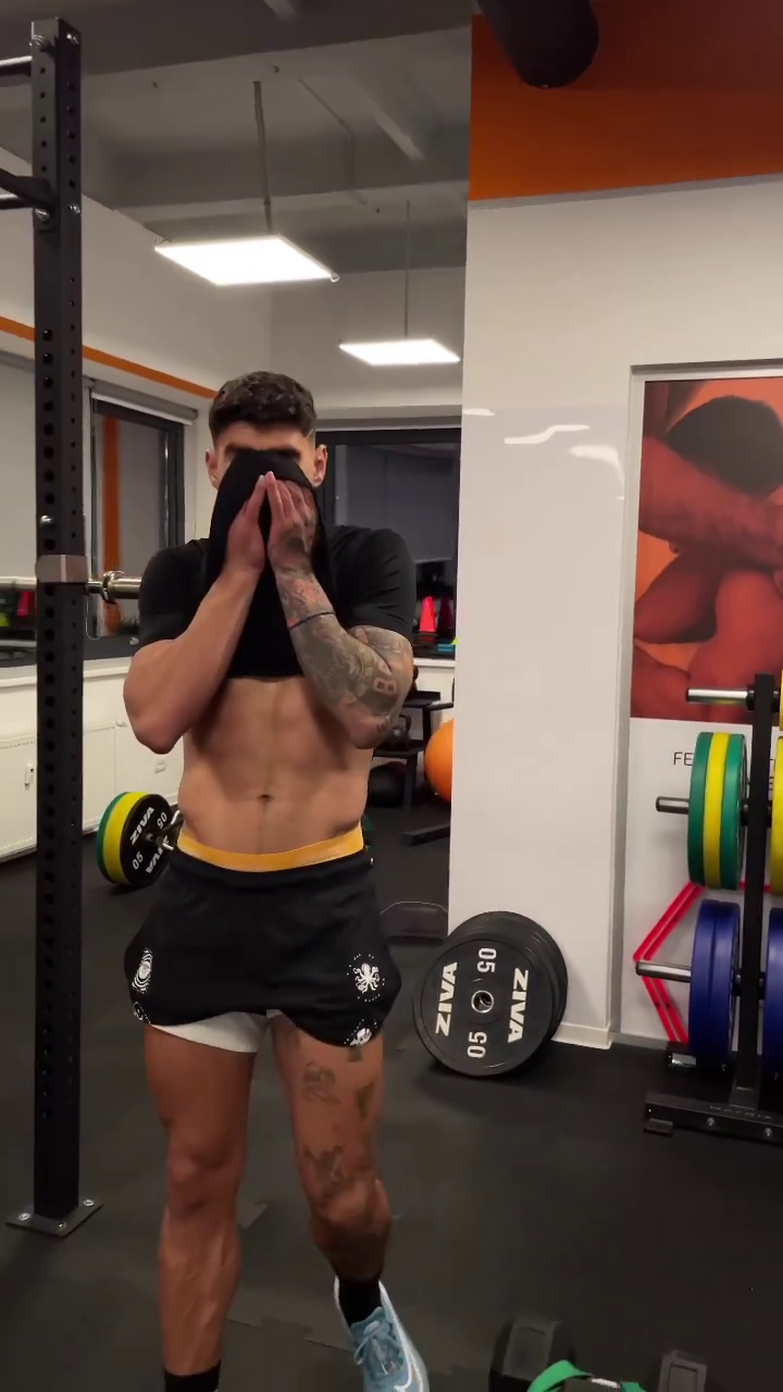 FCSB n-are nevoie de Arnold, îl are pe Schwarzenegger! Jucătorul care l-a „șocat” pe Marius Șumudică: „M-am speriat!” _31