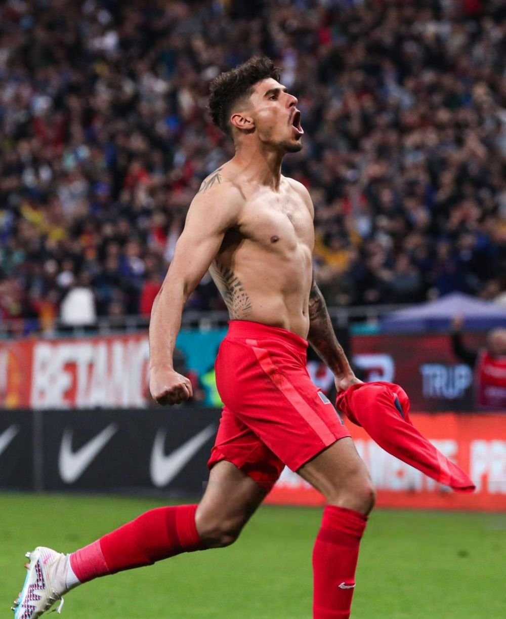 FCSB n-are nevoie de Arnold, îl are pe Schwarzenegger! Jucătorul care l-a „șocat” pe Marius Șumudică: „M-am speriat!” _42