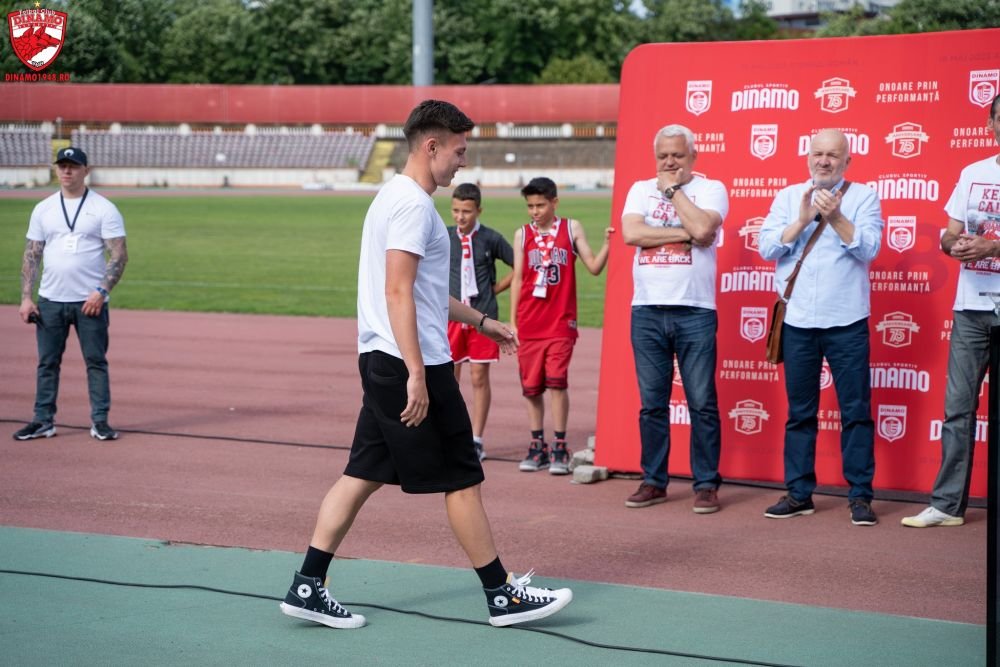 Poză de colecție pentru fanii ”câinilor roșii”! Lotul cu care Dinamo ”și-a recăpătat locul de drept” în Liga 1_2