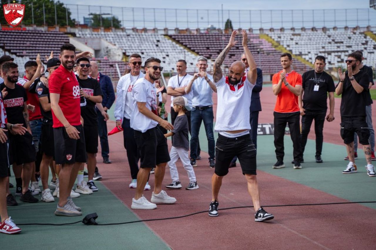 Poză de colecție pentru fanii ”câinilor roșii”! Lotul cu care Dinamo ”și-a recăpătat locul de drept” în Liga 1_1