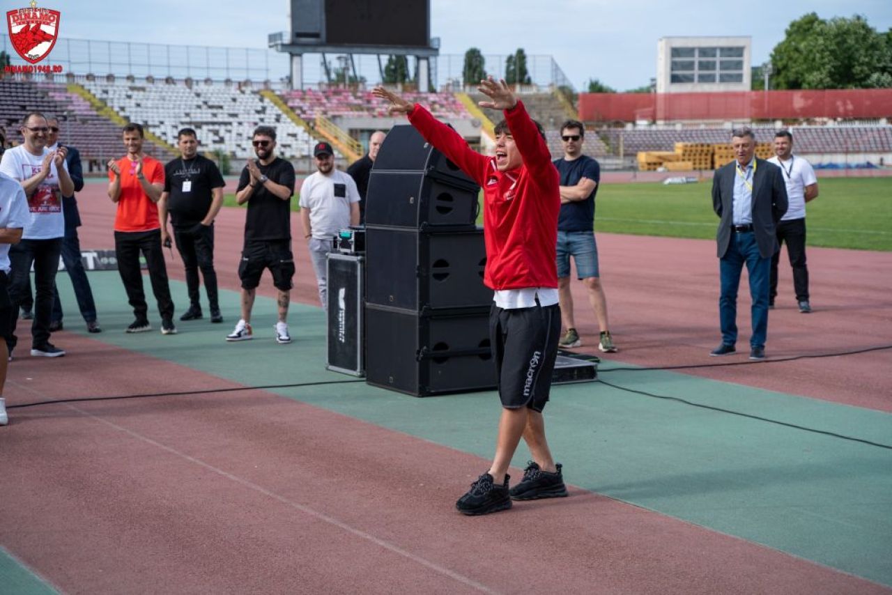 Poză de colecție pentru fanii ”câinilor roșii”! Lotul cu care Dinamo ”și-a recăpătat locul de drept” în Liga 1_4