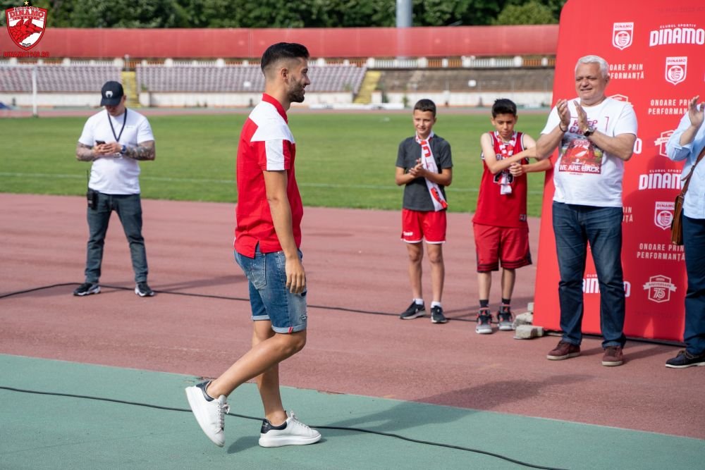 Poză de colecție pentru fanii ”câinilor roșii”! Lotul cu care Dinamo ”și-a recăpătat locul de drept” în Liga 1_5