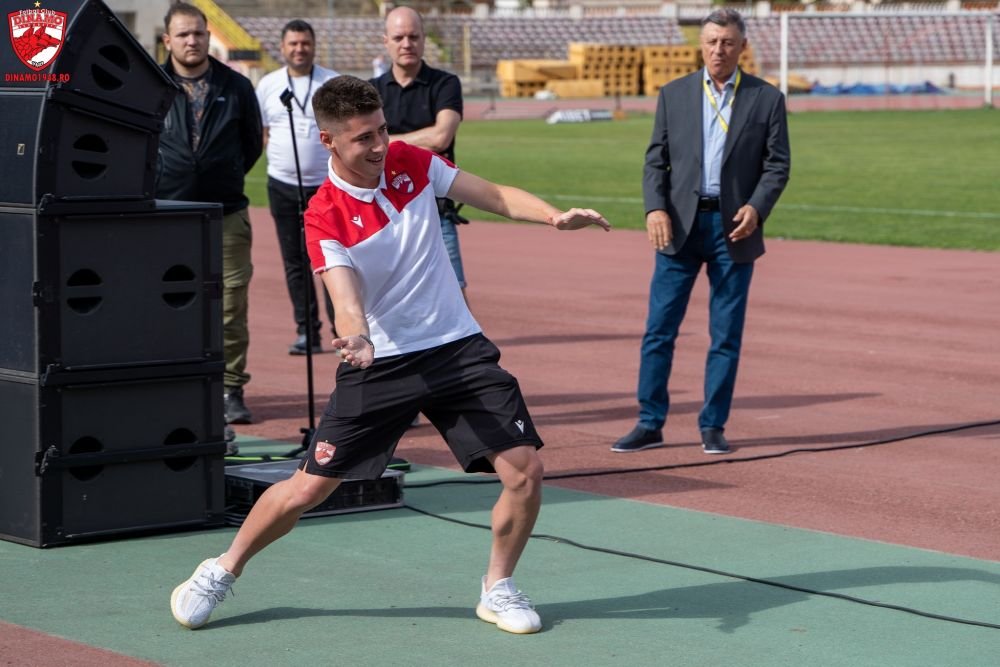 Poză de colecție pentru fanii ”câinilor roșii”! Lotul cu care Dinamo ”și-a recăpătat locul de drept” în Liga 1_6