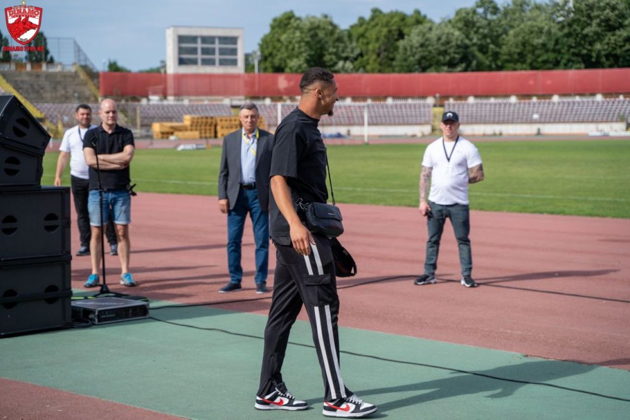 Poză de colecție pentru fanii ”câinilor roșii”! Lotul cu care Dinamo ”și-a recăpătat locul de drept” în Liga 1_12