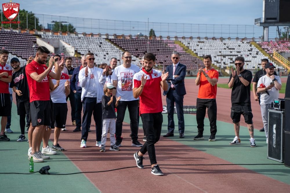 Poză de colecție pentru fanii ”câinilor roșii”! Lotul cu care Dinamo ”și-a recăpătat locul de drept” în Liga 1_14