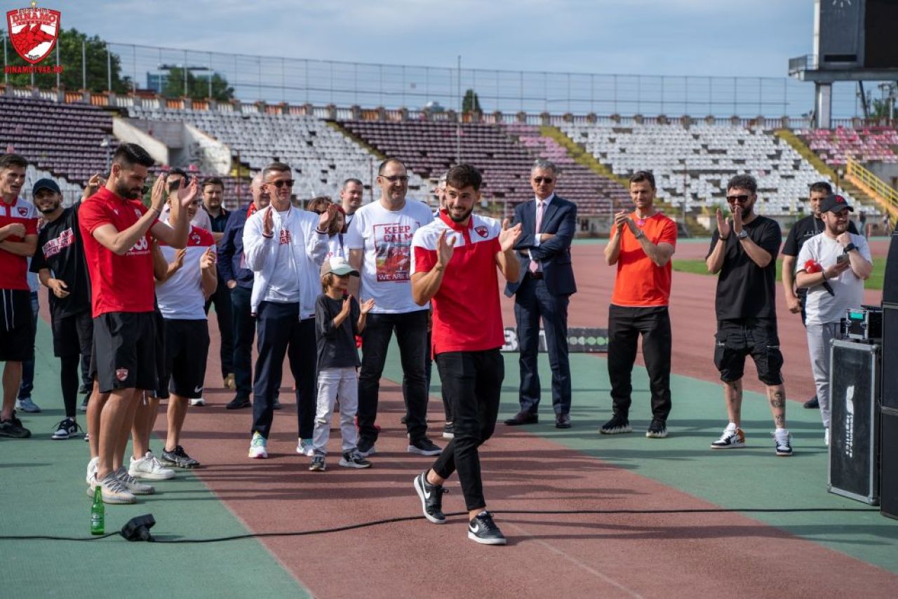 Poză de colecție pentru fanii ”câinilor roșii”! Lotul cu care Dinamo ”și-a recăpătat locul de drept” în Liga 1_14