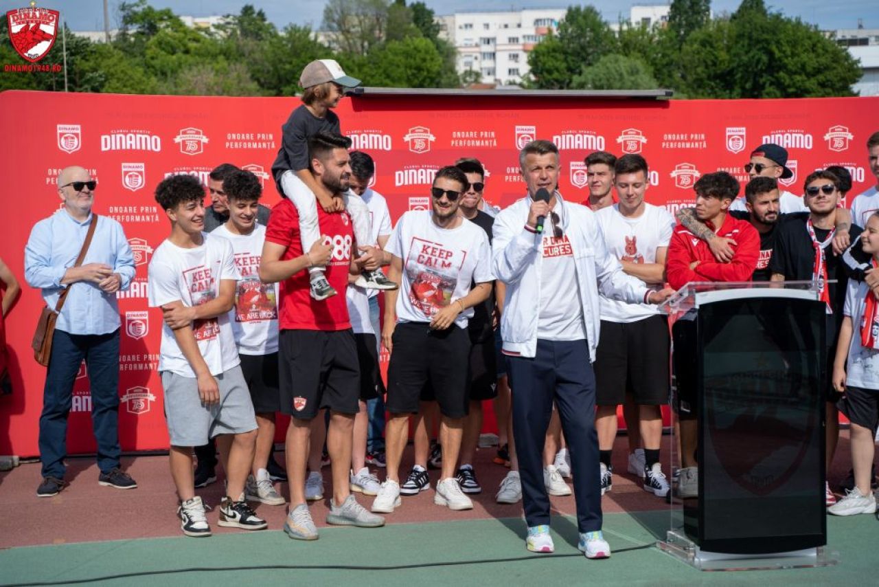 Poză de colecție pentru fanii ”câinilor roșii”! Lotul cu care Dinamo ”și-a recăpătat locul de drept” în Liga 1_16