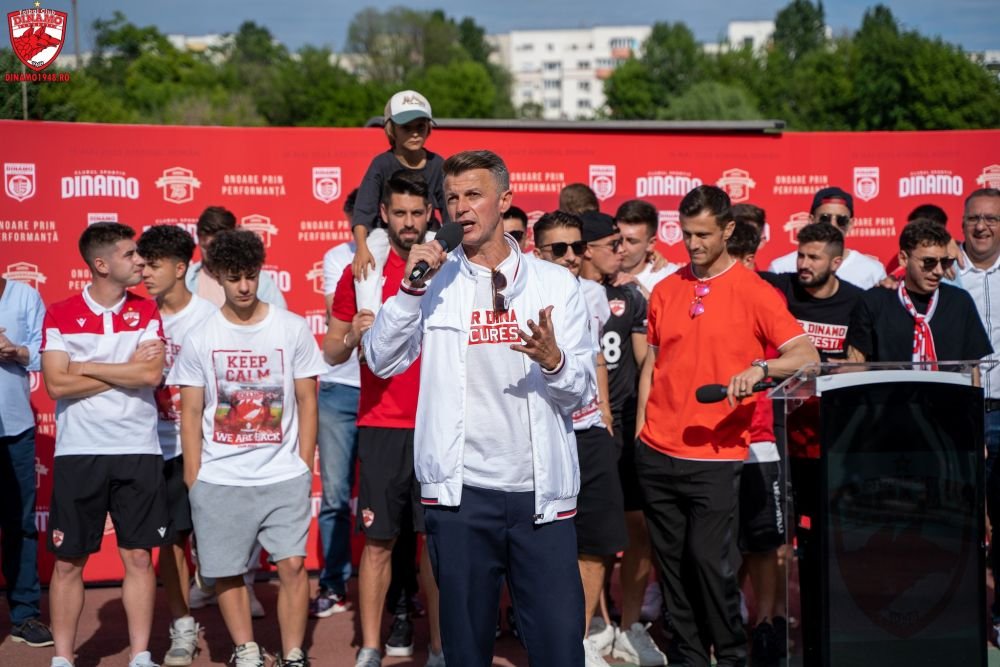 Poză de colecție pentru fanii ”câinilor roșii”! Lotul cu care Dinamo ”și-a recăpătat locul de drept” în Liga 1_18