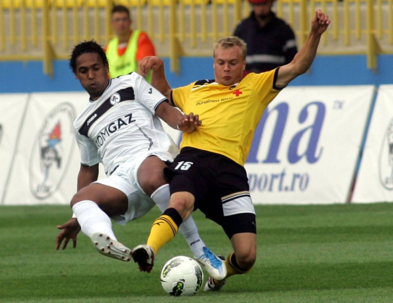 Eric de Oliveira, cel mai prolific marcator din Liga 1: „Hagi vine cu dușul rece pentru băieți, iar eu schimb atmosfera!” „E complicat rău să devii român!”_13
