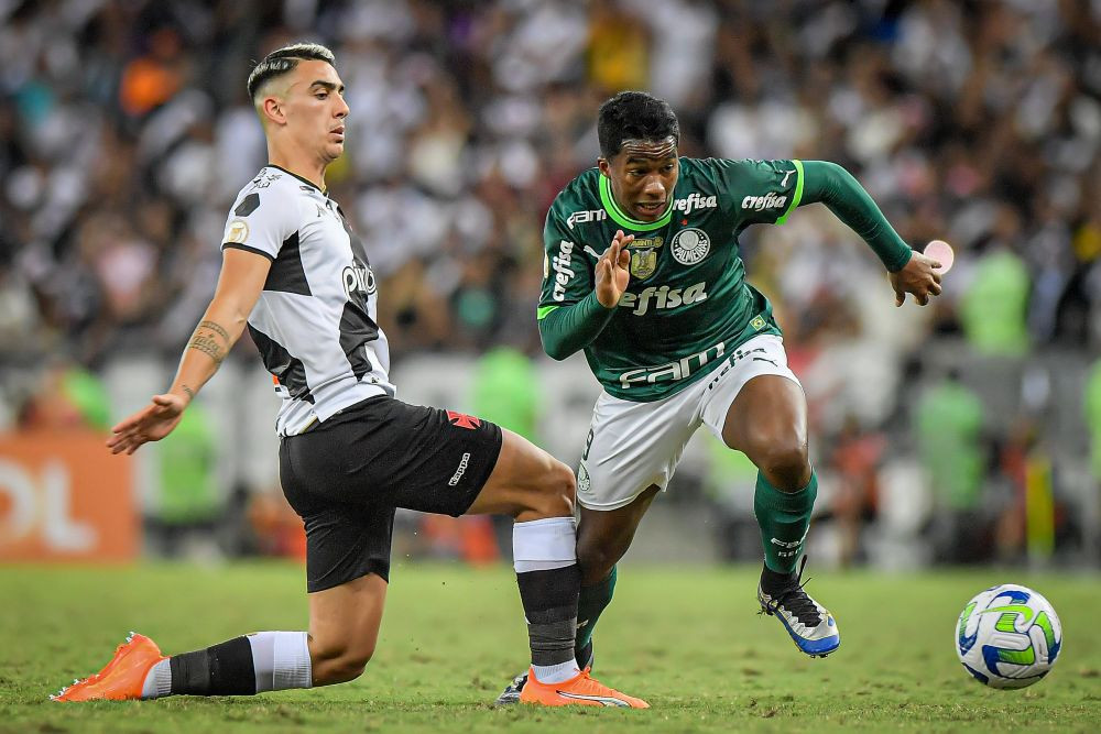 Endrick, brazilianul-minune de 16 ani transferat de Real Madrid, &icirc;și face &icirc;ncălzirea: a marcat un gol contra Barcelonei!