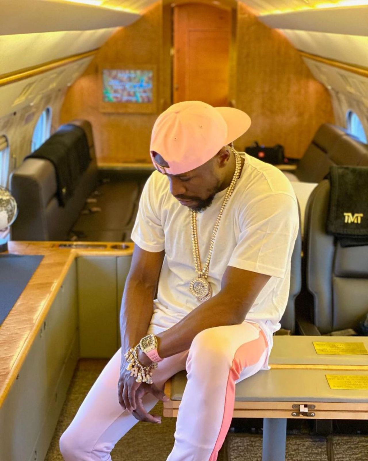 Floyd Mayweather are avion privat în valoare de 50 milioane dolari. Imagini spectaculoase cu aeronava inscripționată cu numele său_6