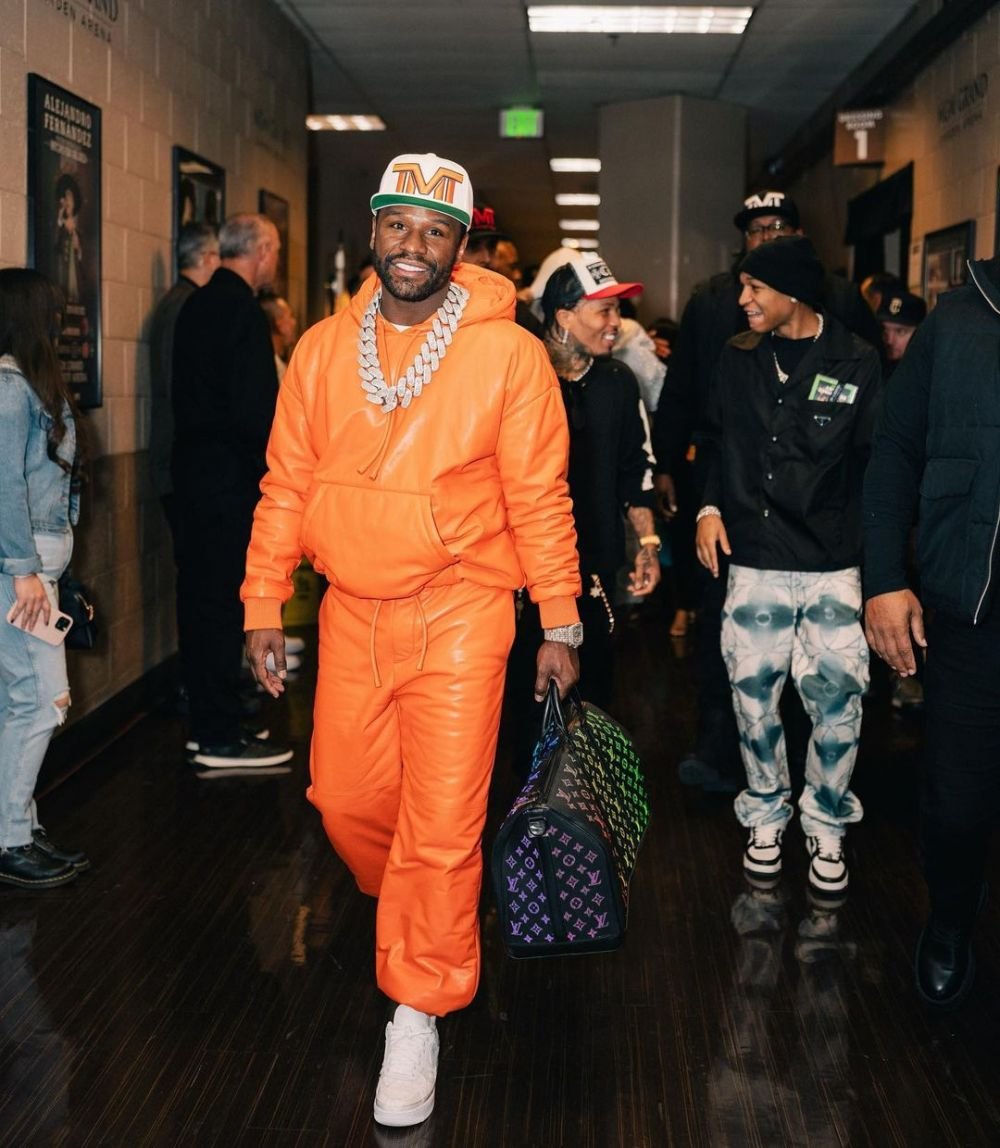 Floyd Mayweather are avion privat în valoare de 50 milioane dolari. Imagini spectaculoase cu aeronava inscripționată cu numele său_13