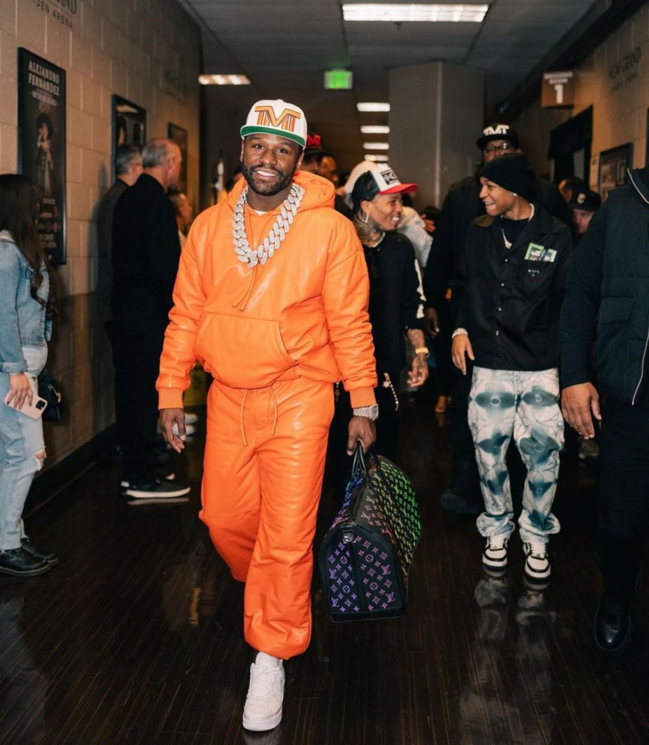 Floyd Mayweather are avion privat în valoare de 50 milioane dolari. Imagini spectaculoase cu aeronava inscripționată cu numele său_13