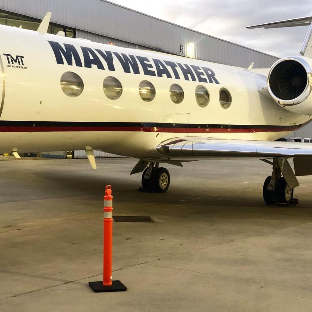 Floyd Mayweather are avion privat în valoare de 50 milioane dolari. Imagini spectaculoase cu aeronava inscripționată cu numele său_15