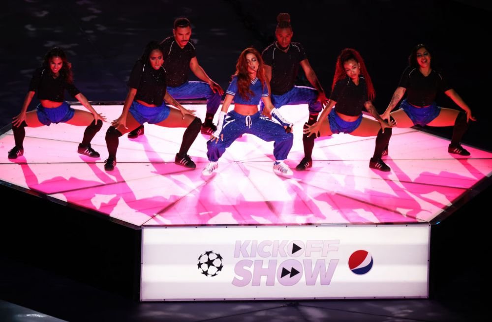 Brazilianca Anitta, spectacol în finala UEFA Champions League! A făcut twerk în fața a zeci de mii de fani + mesaj pentru Vinicius_8