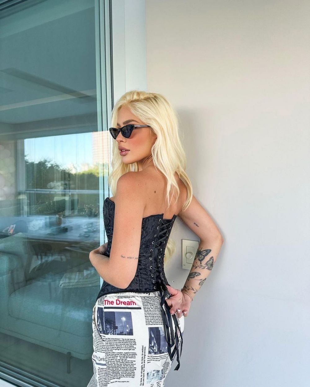 Cea mai sexy fotbalistă, apariție hot la plajă cu femeia părăsită și dată în judecată de starul lui Real Madrid înainte de a naște _37