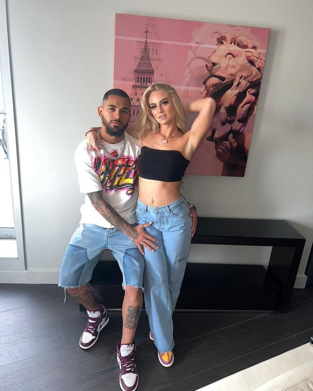 Cea mai sexy fotbalistă, apariție hot la plajă cu femeia părăsită și dată în judecată de starul lui Real Madrid înainte de a naște _115