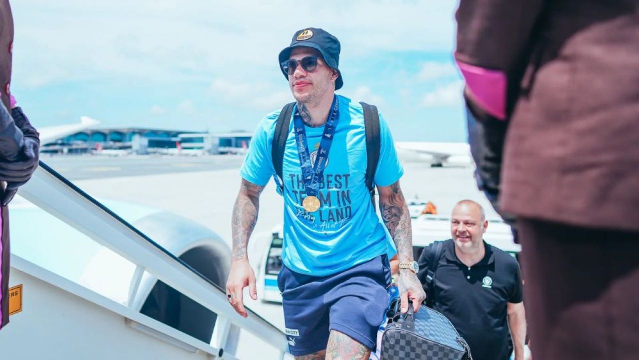 Cele mai tari imagini cu superstarurile lui Manchester City! Cum s-au bucurat jucătorii în avion, după ce au câștigat UCL_2