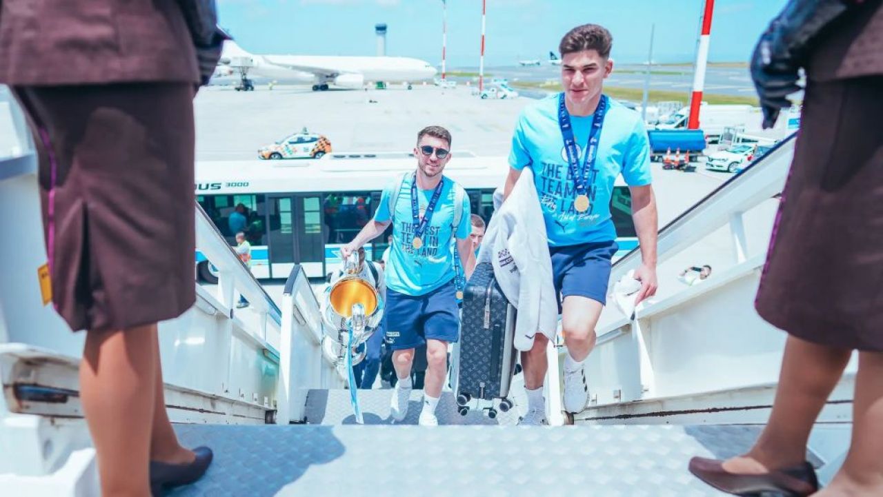 Cele mai tari imagini cu superstarurile lui Manchester City! Cum s-au bucurat jucătorii în avion, după ce au câștigat UCL_3