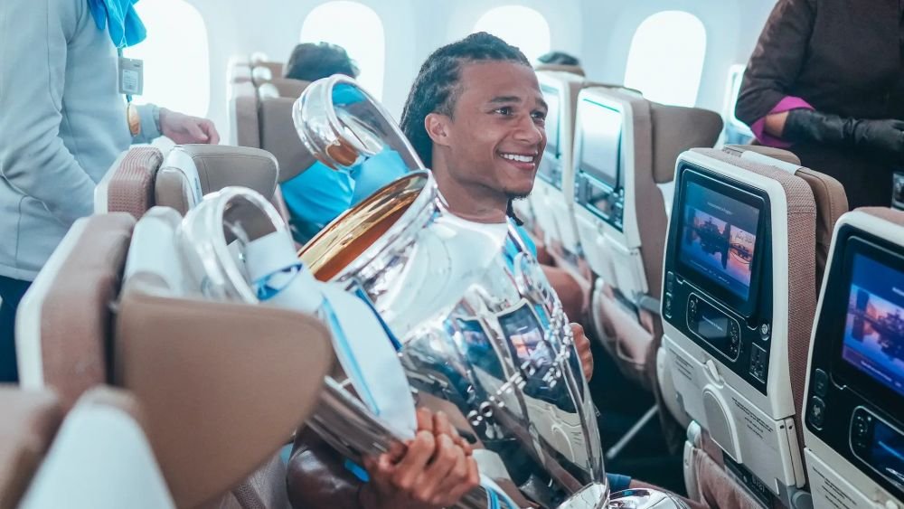 Cele mai tari imagini cu superstarurile lui Manchester City! Cum s-au bucurat jucătorii în avion, după ce au câștigat UCL_8