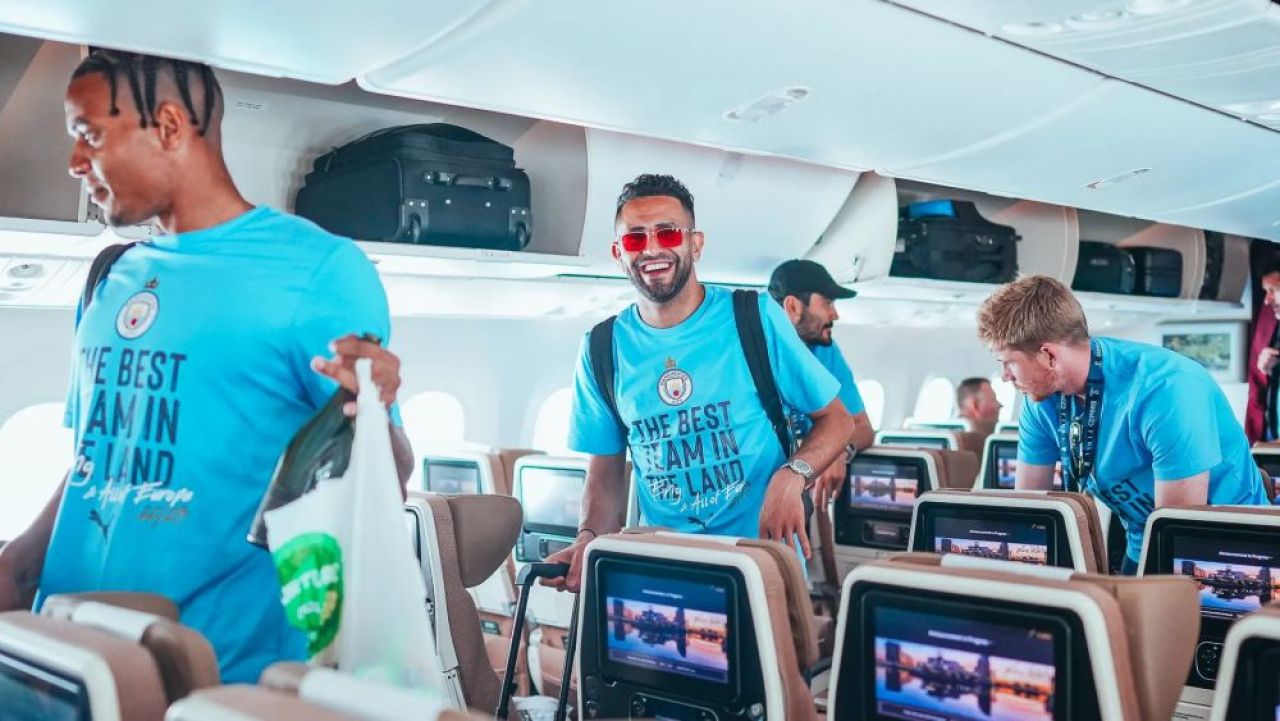 Cele mai tari imagini cu superstarurile lui Manchester City! Cum s-au bucurat jucătorii în avion, după ce au câștigat UCL_9