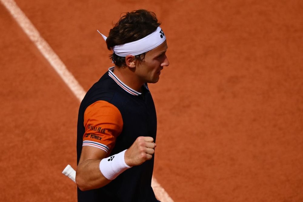 Djokovic a căzut de două ori, dar a câștigat primul set al finalei Roland Garros! Ruud, pierzător după 81 de minute_19