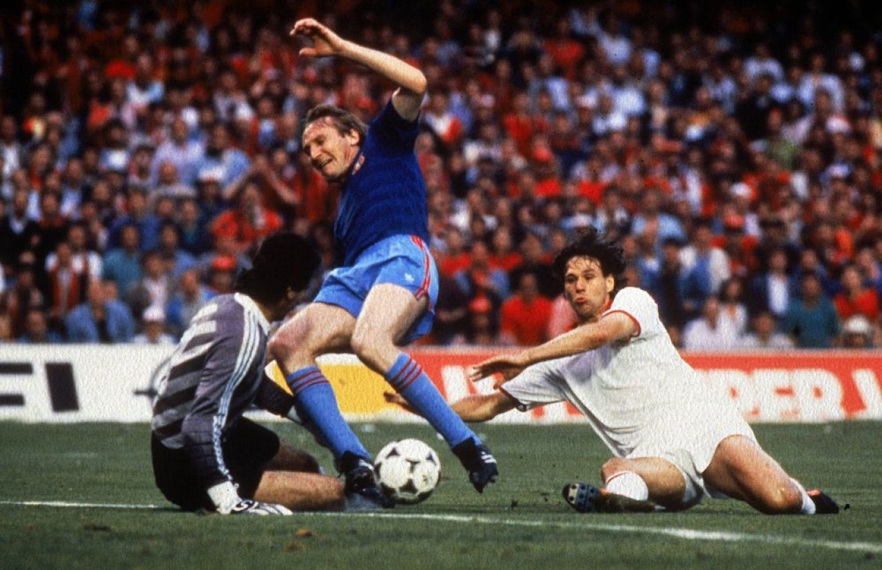 Așa s-a născut marele AC Milan al lui Silvio Berlusconi! 4-0 cu Steaua lui Hagi, Pițurcă și Lăcătuș în finala Cupei Campionilor Europeni_5